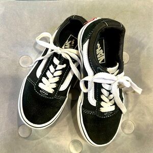 Vans • Kids Old Skool Black & White Signature Sneakers • Sz 12 • UNISEX!